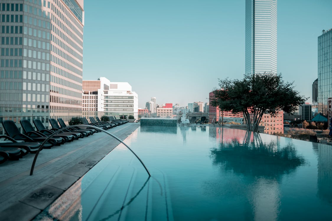edificio con pileta